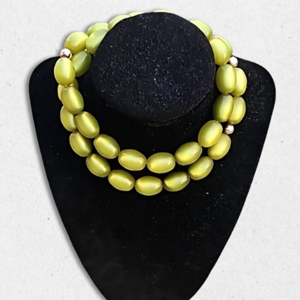 Vintage Retro Inspired Moonglow Beaded Necklace Silver Tone Accents Green W OS